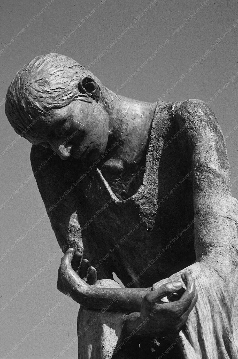 C003 - Famine sculpture